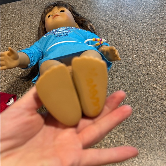 American girl doll with 2 shirts - Picture 3 of 7